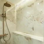 Luxury Saint Honore I 아파트 *
