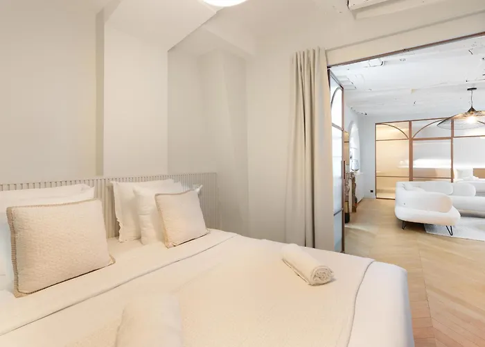 Luxury Saint Honore I